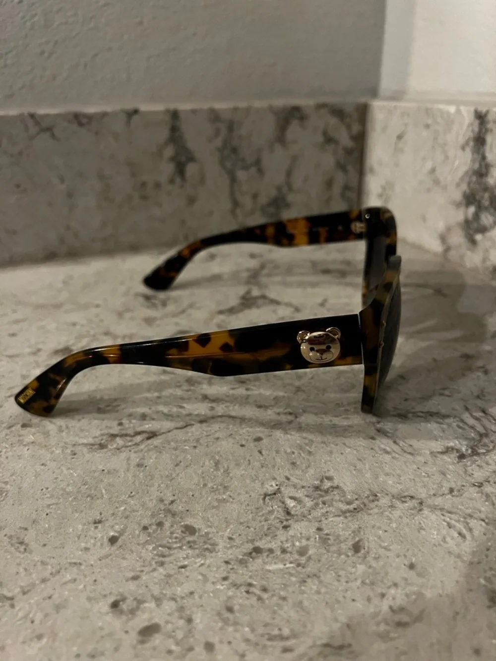 ✨ MOSCHINO Tortoise Shell Sunglasses ✨ - Picture 3 of 5